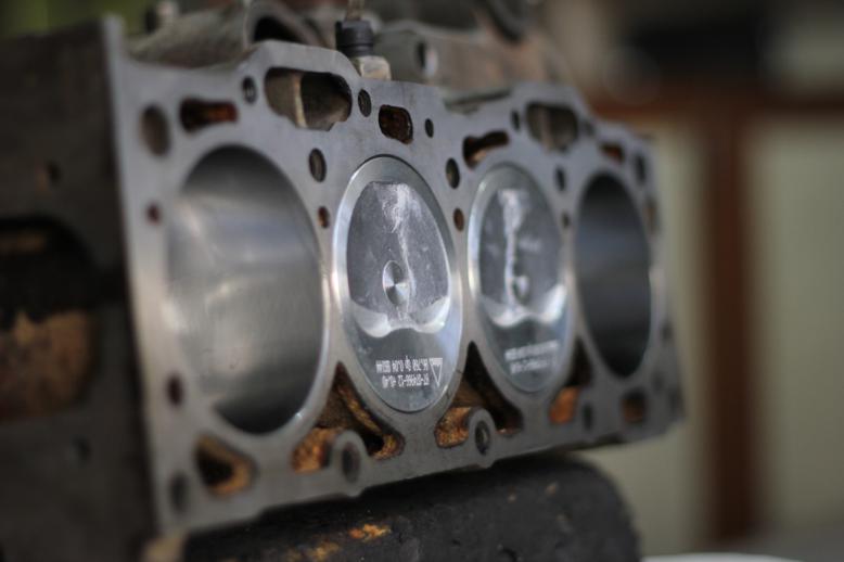 Pamukkale Motor Yenileme atölyesinde işlenen motor bloğu